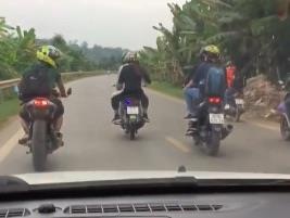 nhóm phượt thủ đi xe dàn hàng ngang  ảnh 1 nhom phuot thu di xe dan hang ngang anh 1