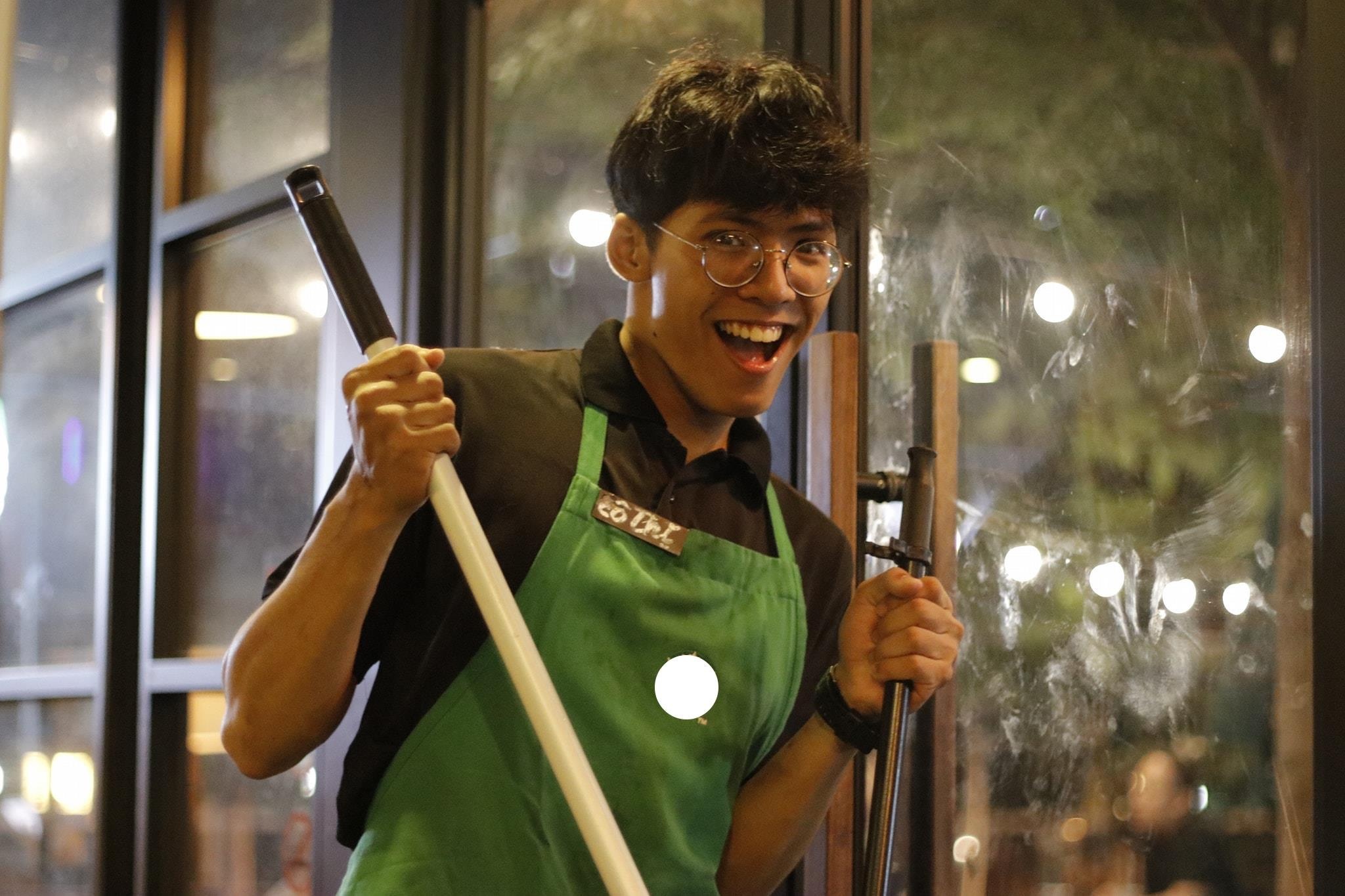 Chang trai co 7 moi tinh anh 2