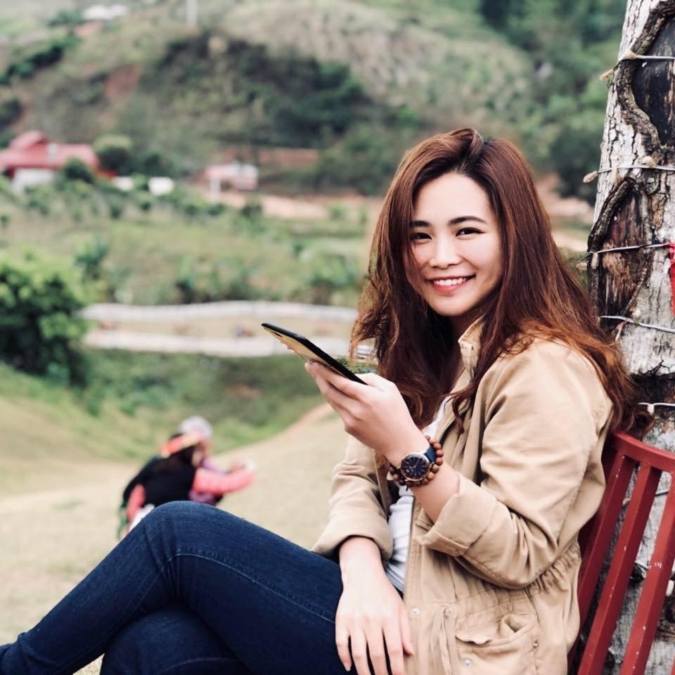 ông bố tự tay gội đầu cho con gái  ảnh 2 ong bo tu tay goi dau cho con gai anh 2
