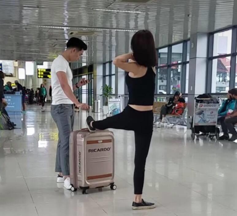 doi tre tap gym o san bay anh 1