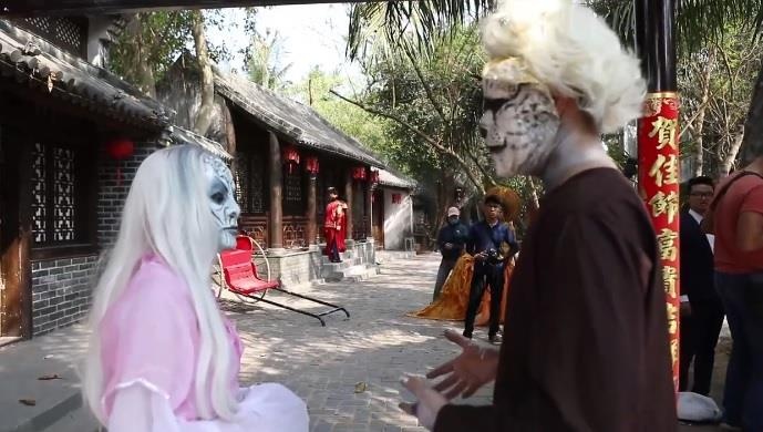 Anh chang U40 tham gia chuong trinh hen ho cung 3 co gai hinh anh