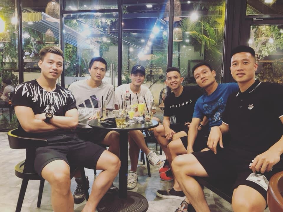 cau thu lam gi trong dip nghi le anh 8