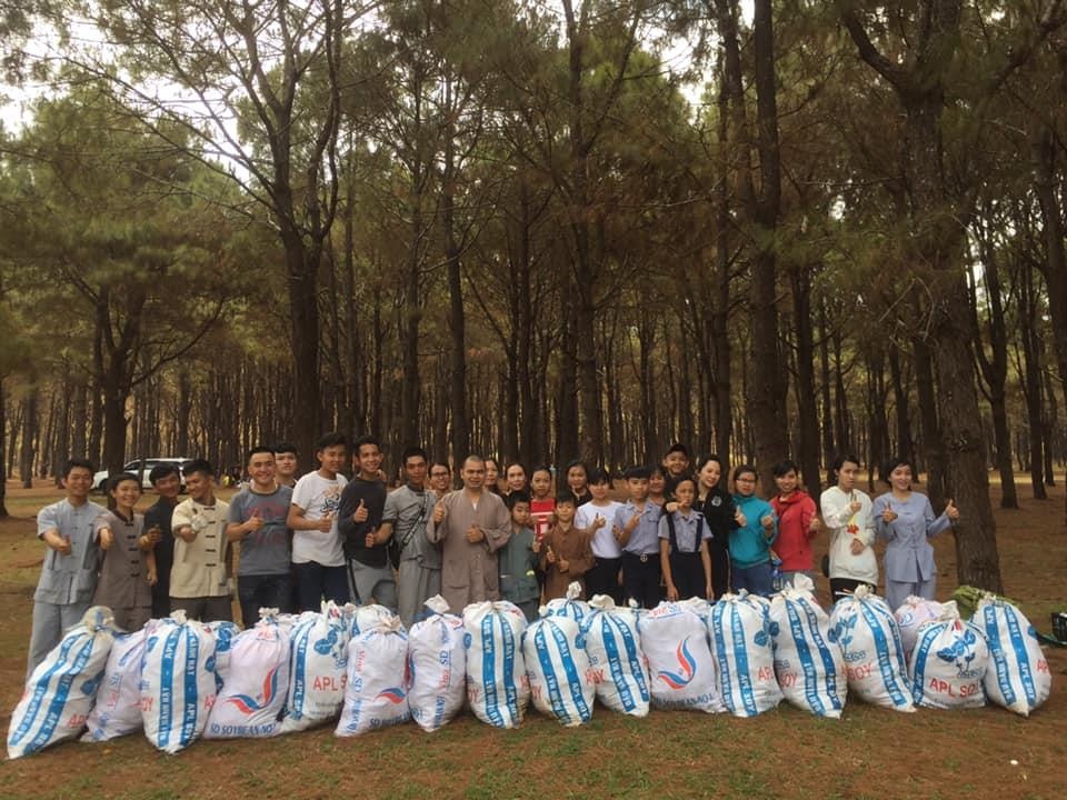 cau thu lam gi trong dip nghi le anh 4