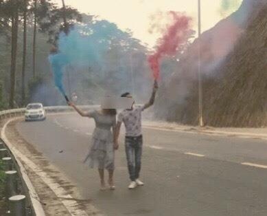 co dau chu re dot phao khoi giua duong anh 1