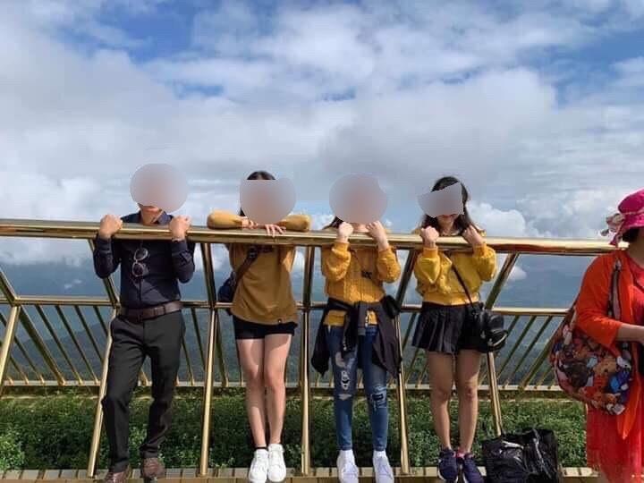 ban tre treo lan can cau chup anh anh 2