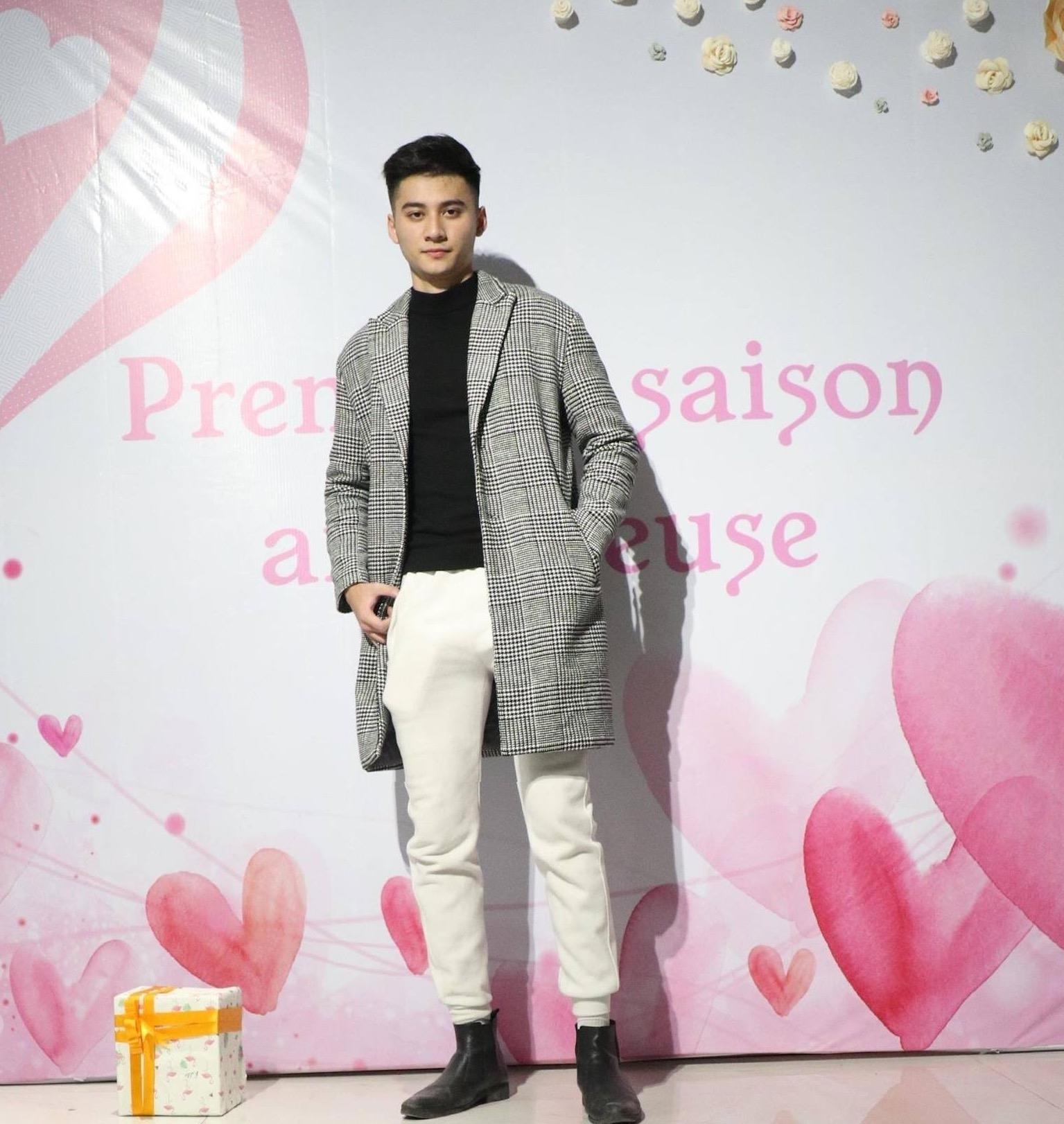 nhan sac nam vuong dien trai truong kinh te anh 8