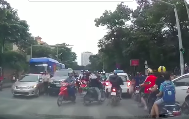 Nguoi phu nu ngoai quoc dung phan lan duong hinh anh