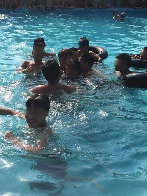 nhom thanh nien sam so thieu nu o be boi anh 1