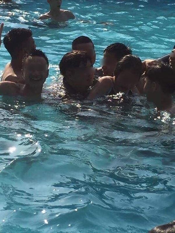 nhom thanh nien sam so thieu nu o be boi anh 2