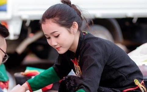 Co gai bi nhieu nguoi la nhan tin chi vi xuat hien anh tren mang hinh anh