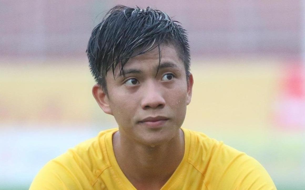 Hoi fan girl lo lang khi het Dinh Trong den Van Duc gap chan thuong hinh anh