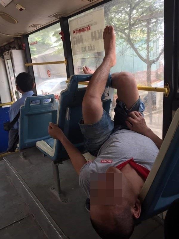 gac chan len ghe anh 3