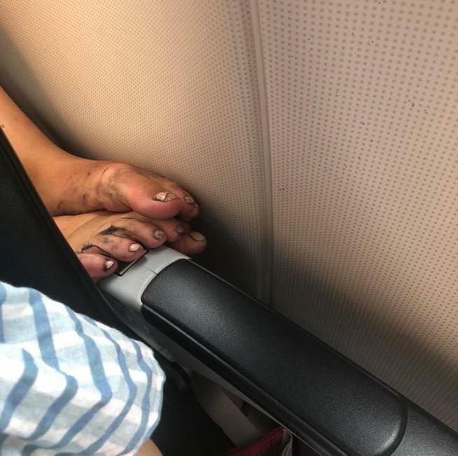 gac chan len ghe anh 7