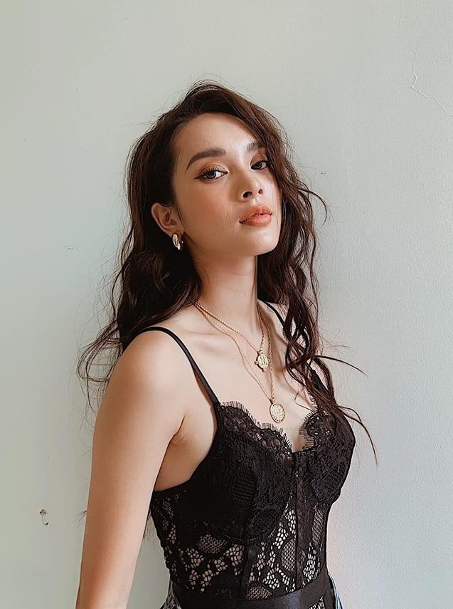 cac co gai xinh dep trong MV anh 2