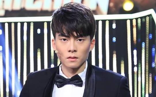 Quan quan 'Quy ong dai chien' bi to xuc pham cong dong LGBT hinh anh