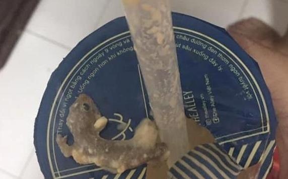 Vu 'coc tra sua bi lan thach sung': Khach cho 3 ngay moi len tieng? hinh anh