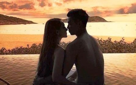 Van Thanh va nhung cau thu khong ngai khoe anh tinh tu ben ban gai hinh anh