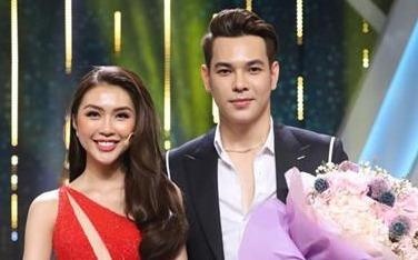 Tuong Linh bi bat gap di choi voi chang trai trong 'Nguoi ay la ai' hinh anh