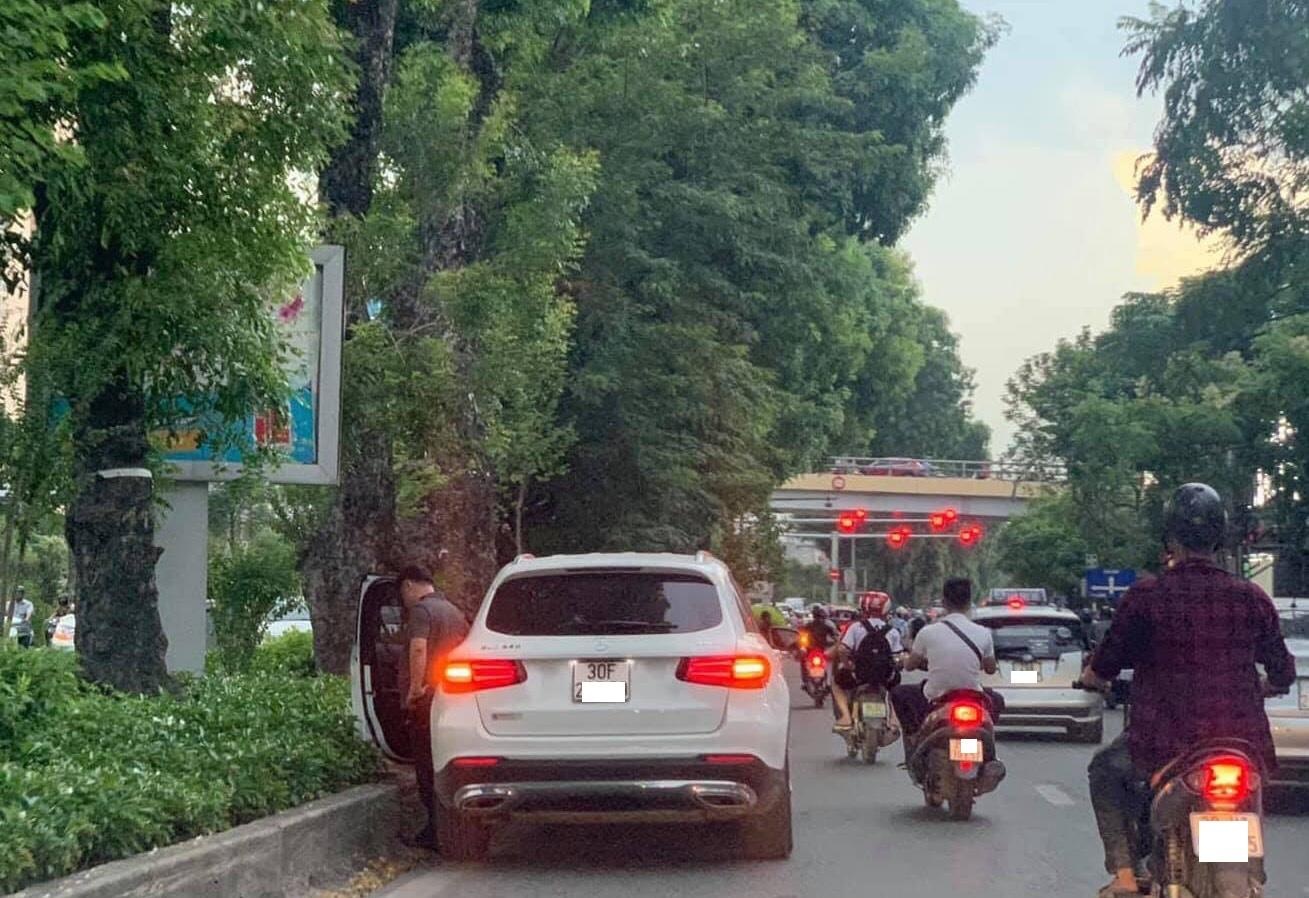 đứng tiểu bậy ảnh 1 dung tieu bay anh 1