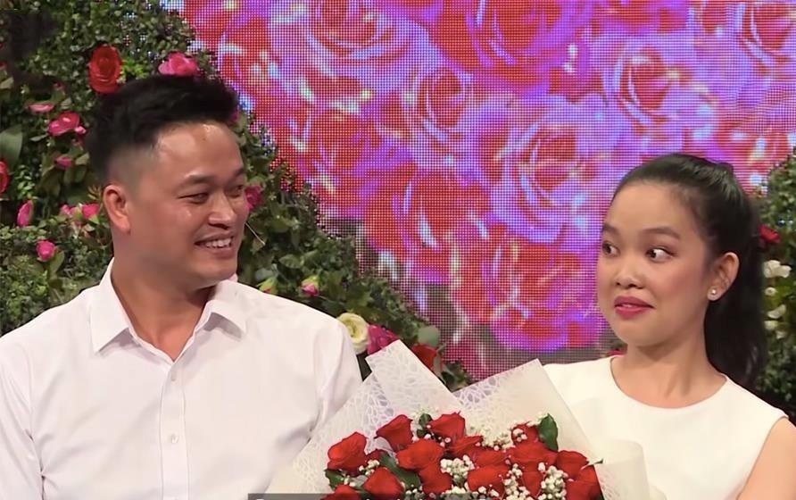 Co gai doi ban trai cho di chau Au: Dang rat stress, muon giu im lang hinh anh