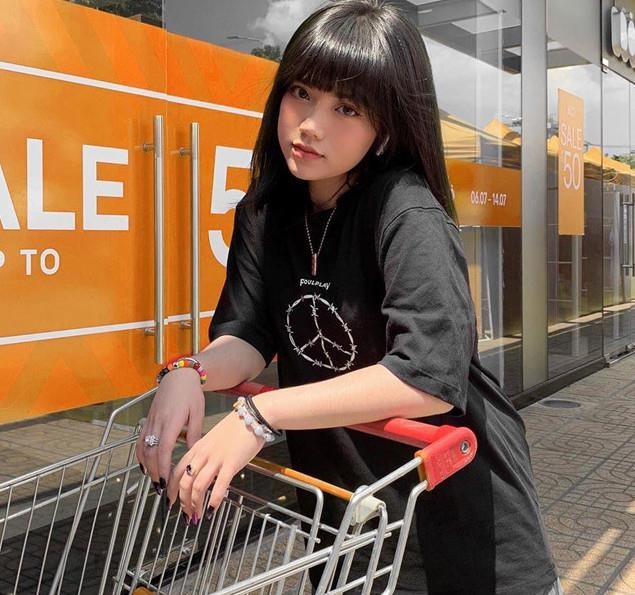 Hot girl bi to ban hang khong co tam anh 11