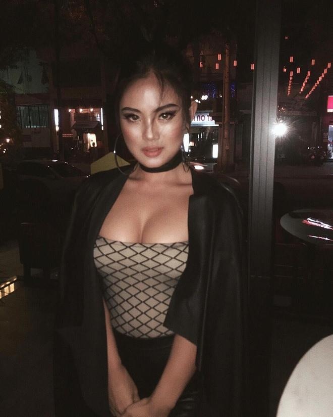 Hot girl bi to ban hang khong co tam anh 3