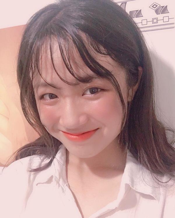 nu sinh bi chup len anh 2