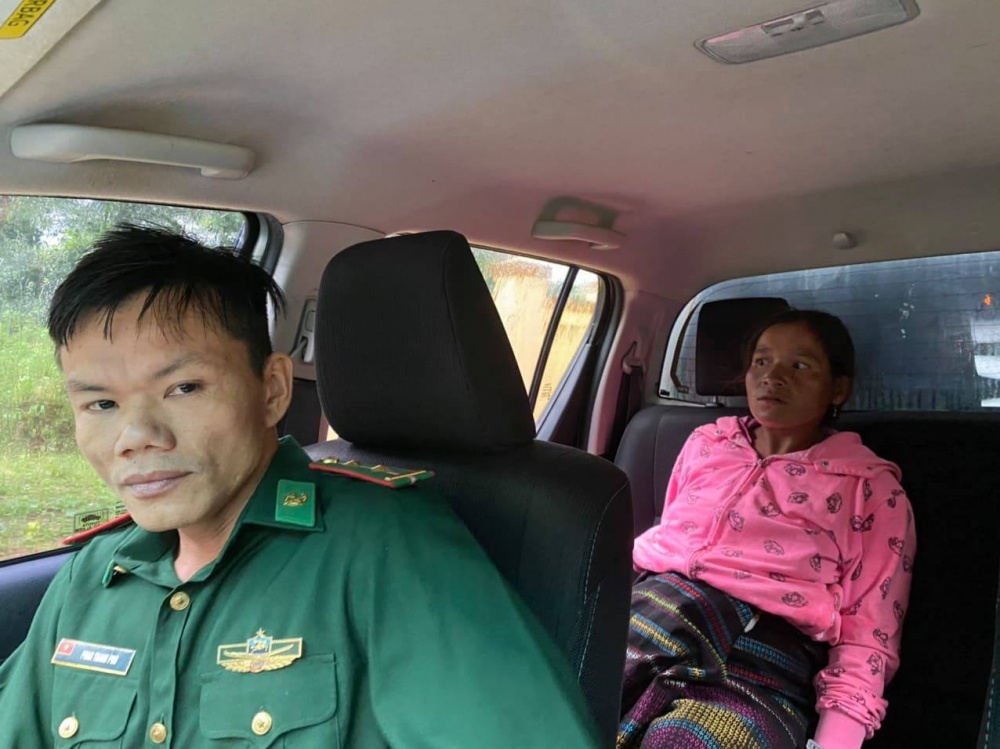 đưa sản phụ đi sinh giữa mưa bão ảnh 1 dua san phu di sinh giua mua bao anh 1