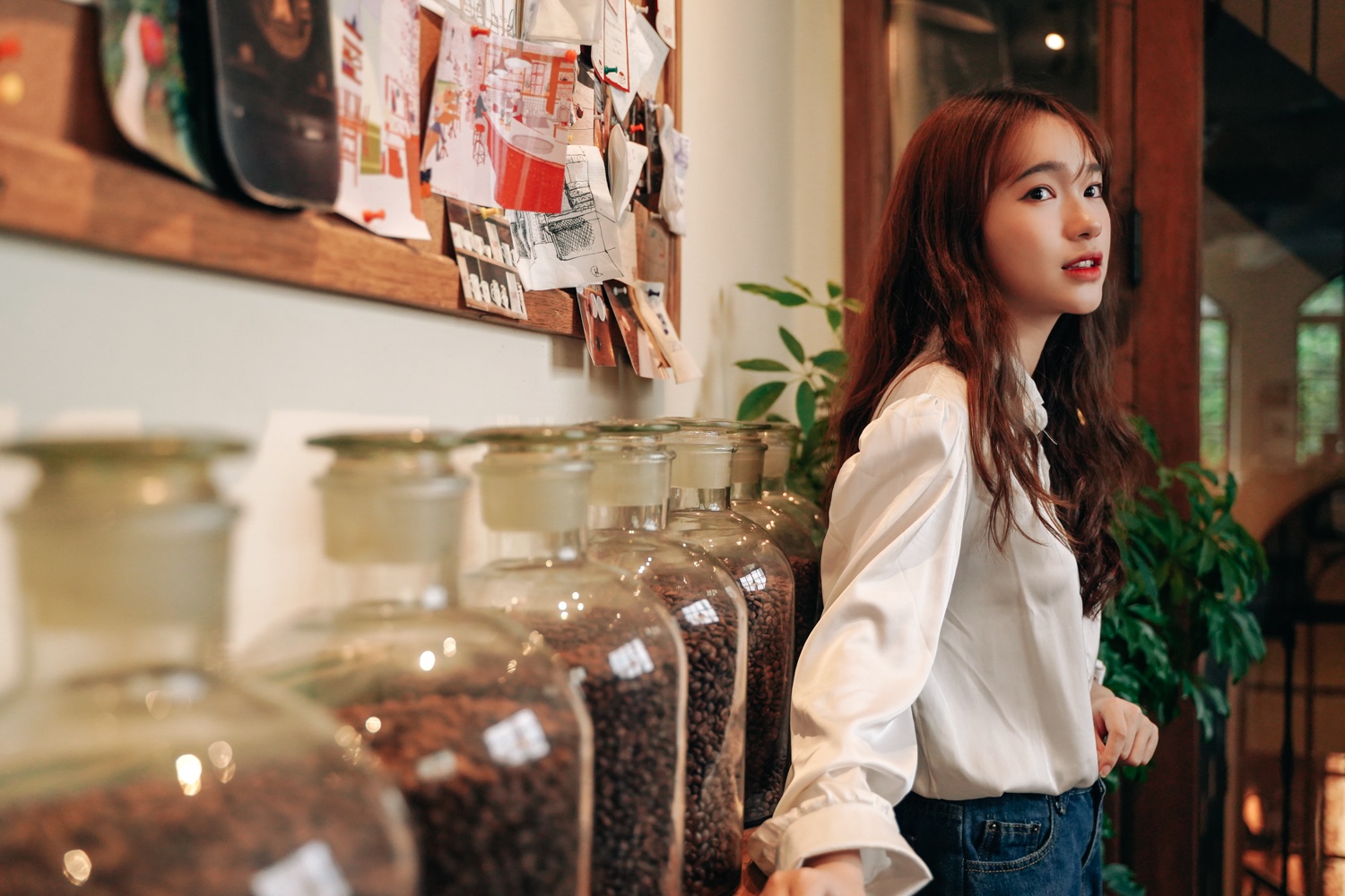 nu sinh hoc gioi truong kinh te anh 3