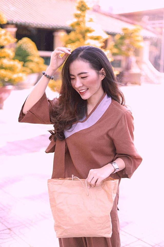 nu giang vien bi nham la sinh vien anh 8