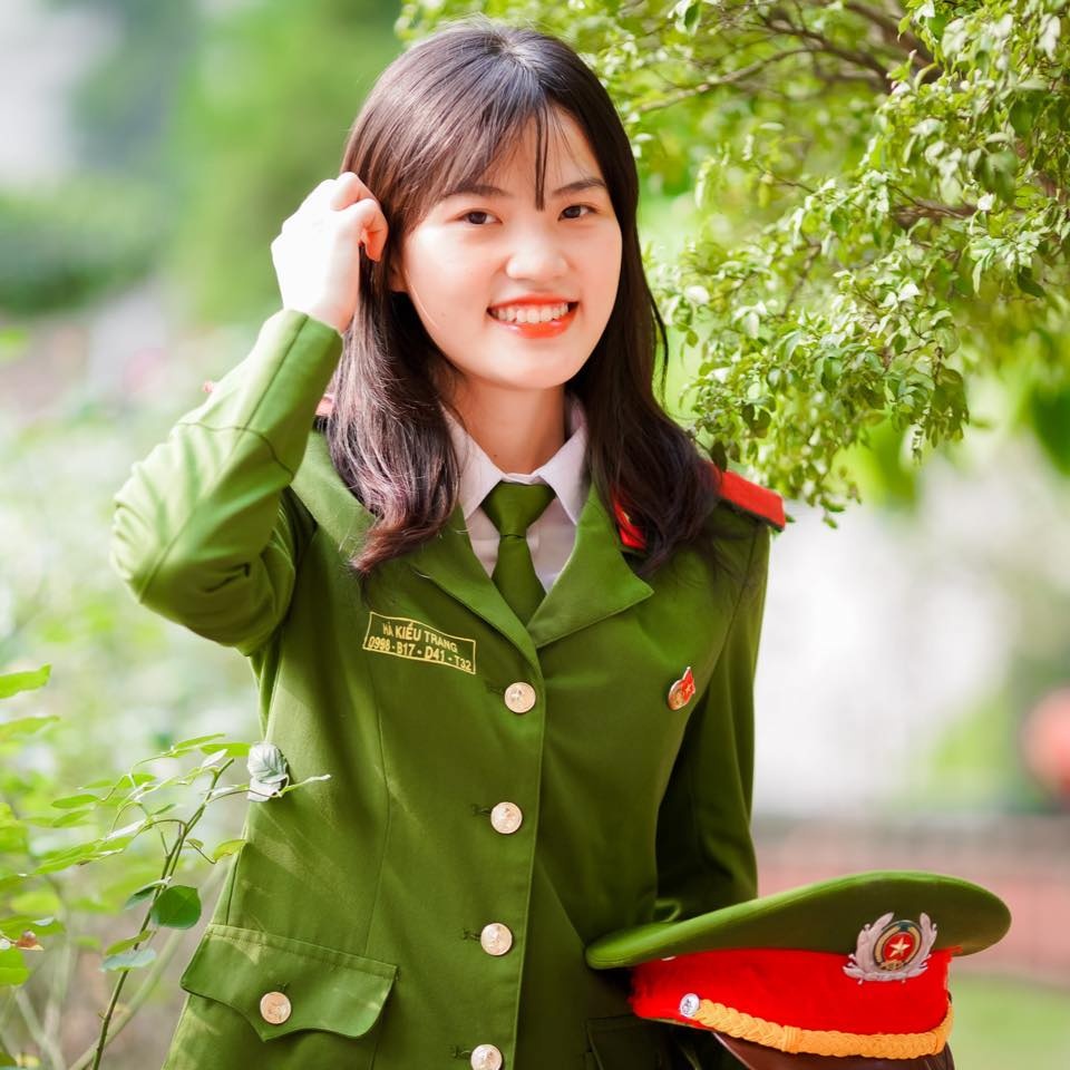 nu thu khoa hoc vien canh sat anh 2