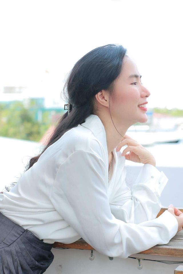 nu giang vien bi nham la sinh vien anh 4