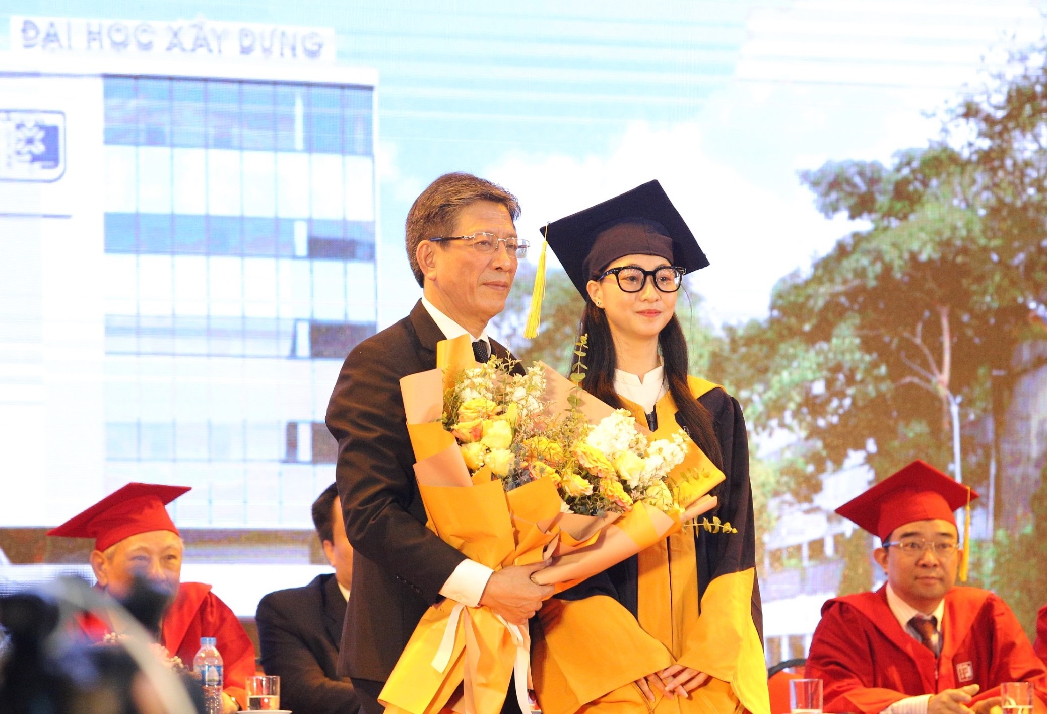 thu khoa dau ra dh xay dung anh 1