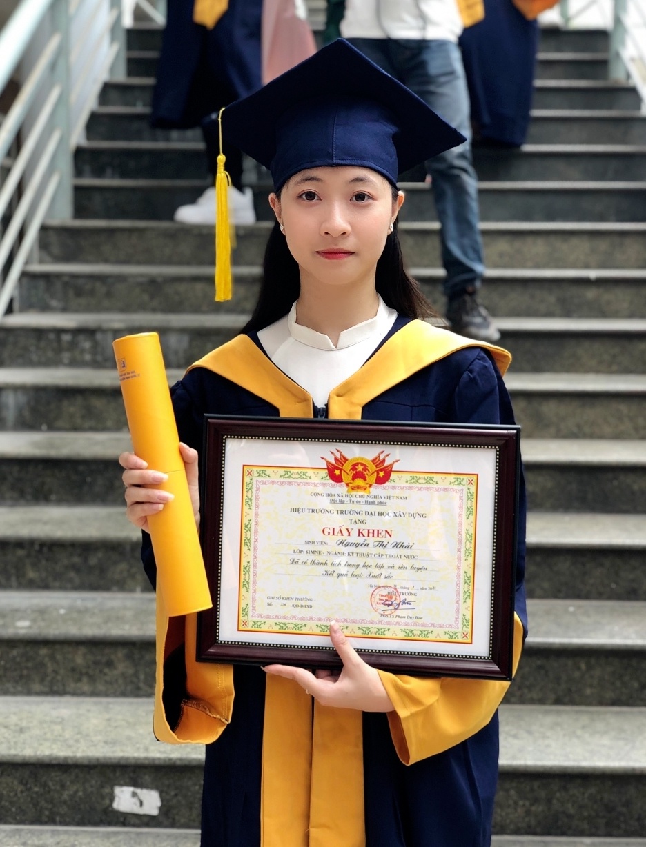 thu khoa dau ra dh xay dung anh 2