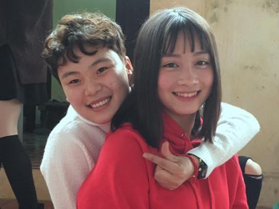 Nhung cap ban than trong tuyen bong da nu Viet Nam hinh anh