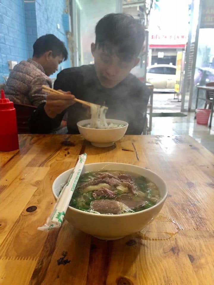chàng trai H'Mông trả lại ví ảnh 2 chang trai H'Mong tra lai vi anh 2