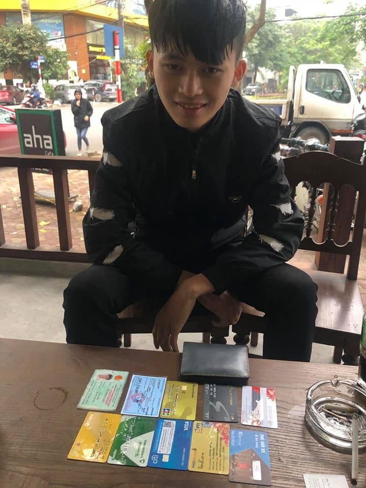 chàng trai H'Mông trả lại ví ảnh 1 chang trai H'Mong tra lai vi anh 1