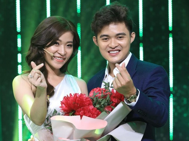 Hai nguoi choi 'Nguoi ay la ai' ket hon hinh anh