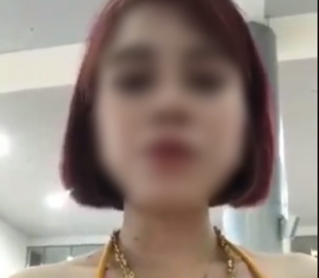 Co gai khoe viec tron cach ly khi tro ve tu Han Quoc hinh anh