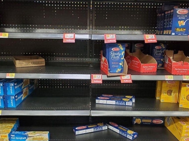 '15 nam song tai My, toi chua tung thay giay ve sinh cung chay hang' hinh anh