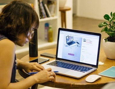 Nhung thu can chuan bi de lam viec tu xa trong dich Covid-19 hinh anh