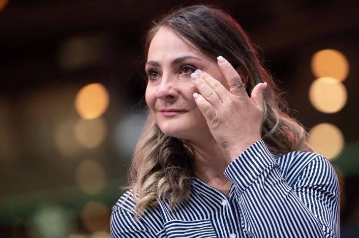 cach khong cham tay len mat anh 2