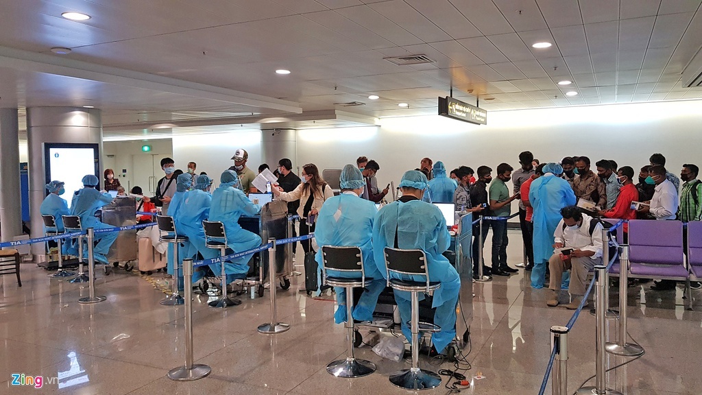 Việt kiều to tiếng ở sân bay ảnh 2 Viet kieu to tieng o san bay anh 2