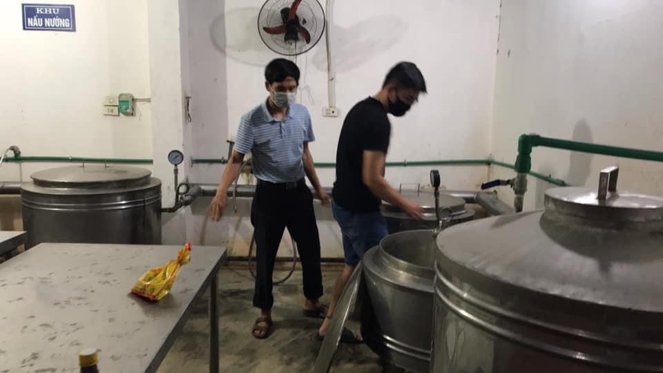 thay co don dep ky tuc xa anh 2