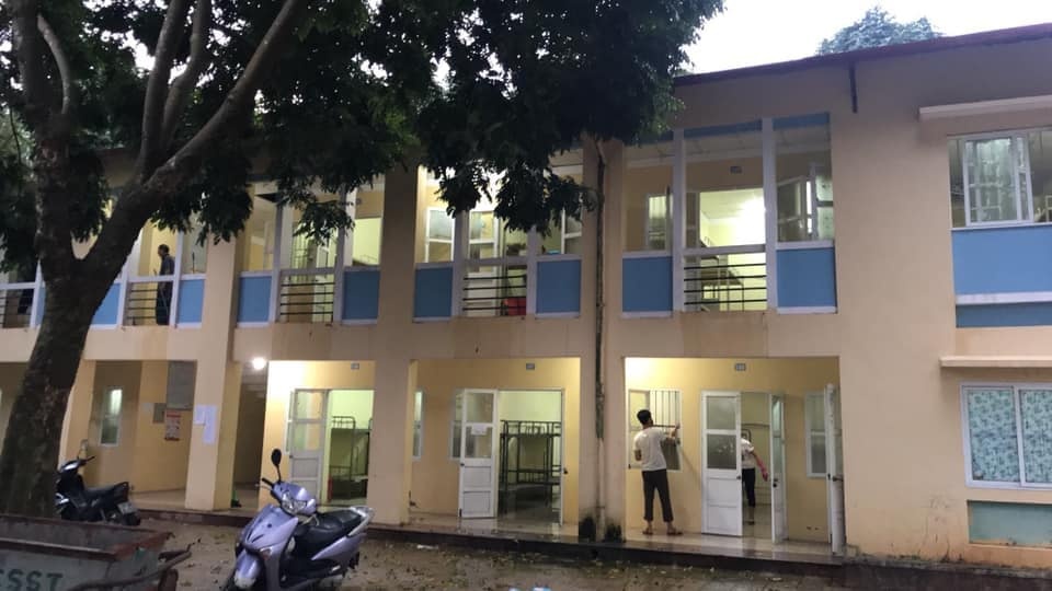 thay co don dep ky tuc xa anh 1