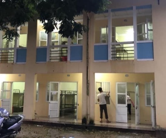 Thay co DH Lao dong - Xa hoi chung tay don KTX thanh khu cach ly hinh anh