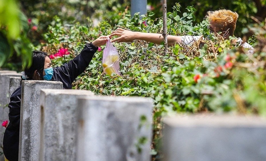 'Cach ly 14 ngay, khong thieu thon den muc phai tiep te, tham nuoi' hinh anh