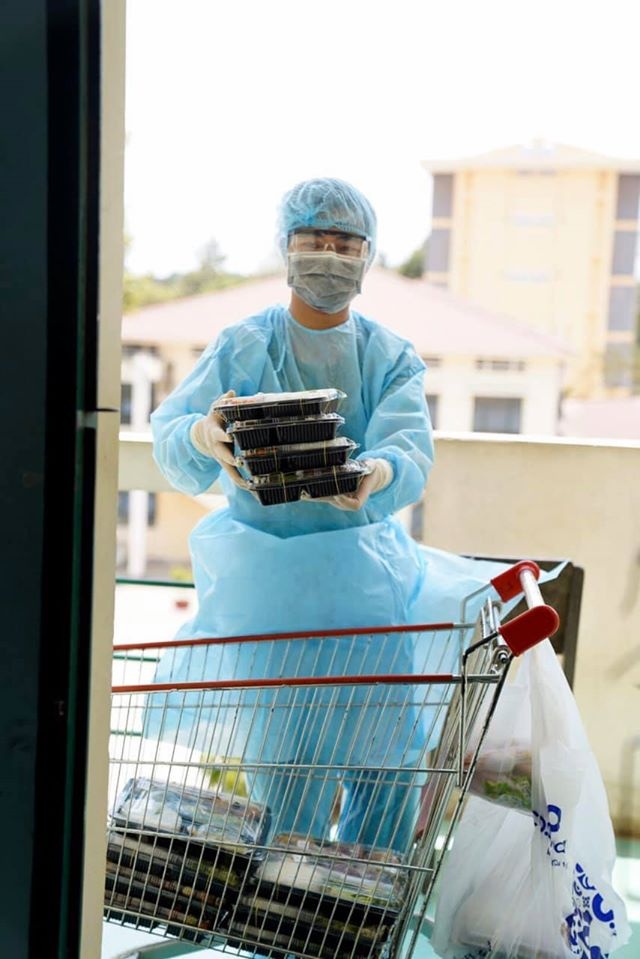 hinh anh can bo khu cach ly anh 6