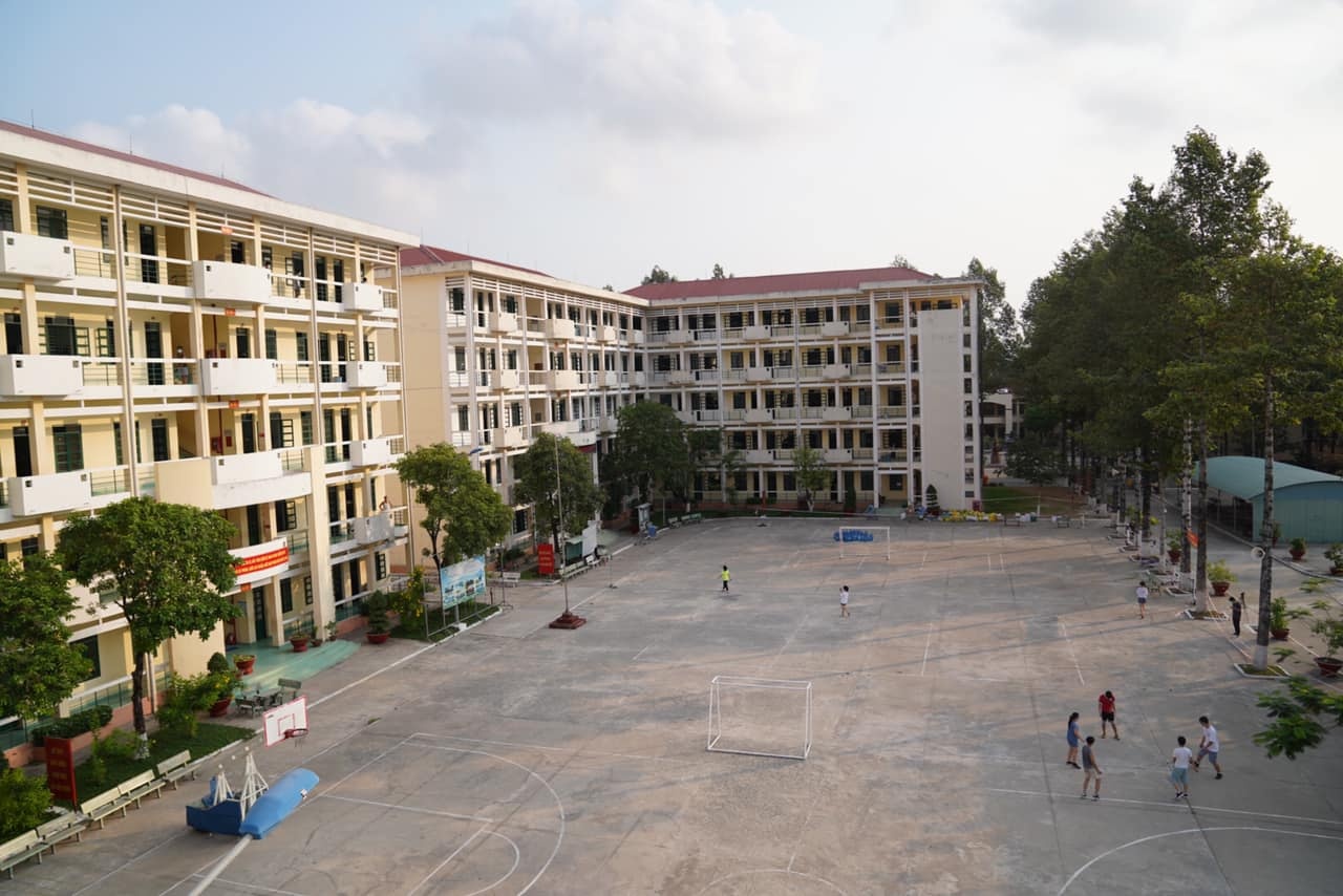 hinh anh can bo khu cach ly anh 1