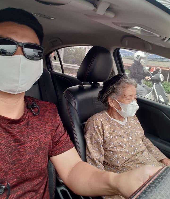 chàng trai đưa cụ già về tận nhà ảnh 1 chang trai dua cu gia ve tan nha anh 1